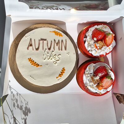 Комбо Бенто-торт Autumn vibes с тарталетками в Marys Cakes по цене 4390 ₽