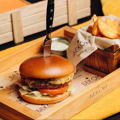 Бургер Крепкий Мексиканец в Restobar Бекон по цене 900 ₽