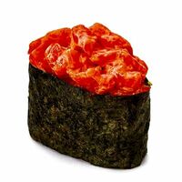Гункан с лососем в Woki