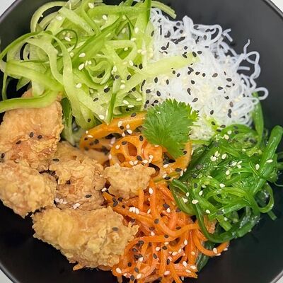 Цыплёнок с овощами и фунчозой в Данмен по цене 480 ₽