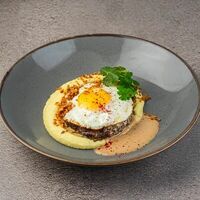 Бифштекс из говядины с картофельным пюре в Бар с едой Пороселло