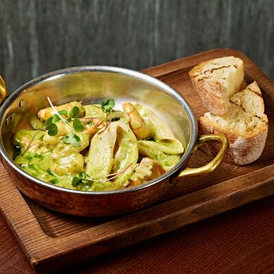 Ассорти морепродуктов в сливочном соусе в Chester по цене 910 ₽