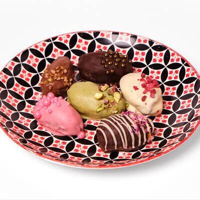 Ассорти фаршированных фиников в шоколаде в Maroon по цене 1990 ₽