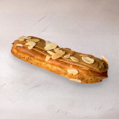 Эклер карамельныйв Шоколадница по цене 280 ₽