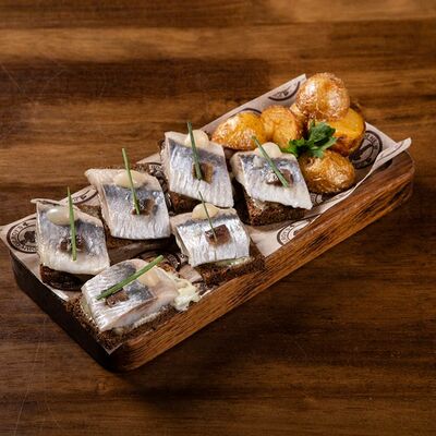 Сельдь бочковая в John Gilroys по цене 690 ₽