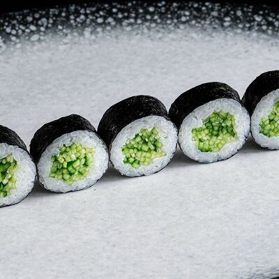 Ролл с огурцом в Lucky fish по цене 160 ₽