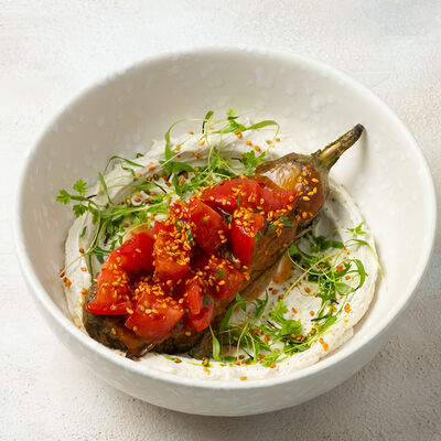 Запеченный баклажан с узбекскими томатами и кремом из сыра в Парк Культуры по цене 840 ₽