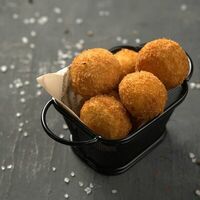 Картофельные крокеты с беконом и плавленым сыром в Гвозди