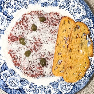 Тартар с говядиной в Дюбонне по цене 780 ₽