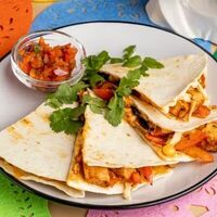 Кесадилья с цыпленком в Yolo