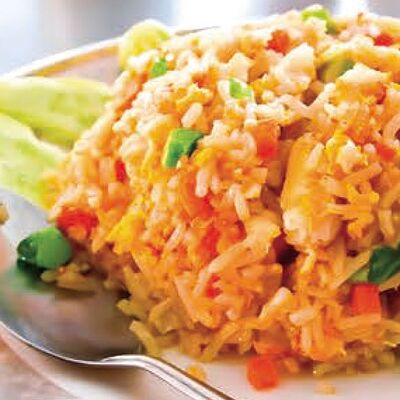 Р2 Жареный рис с яйцом 蛋炒饭 в Charlie tea по цене 490 ₽