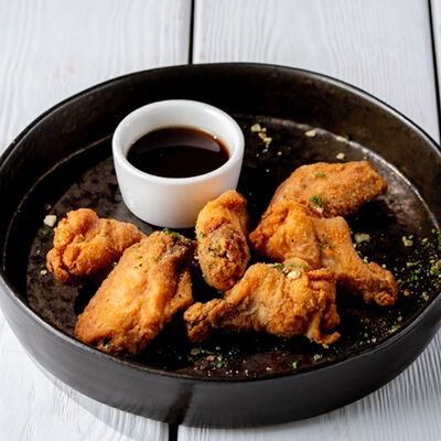 Крылья куриные, жаренные во фритюре в Перчини на огне по цене 490 ₽
