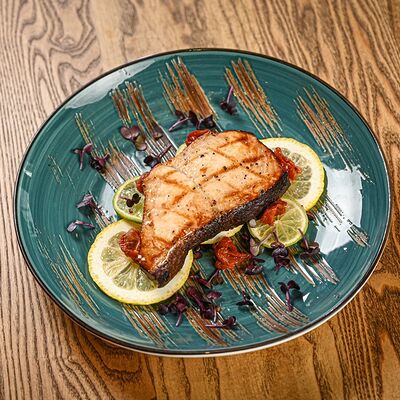 Стейк из масляной рыбы в Зоя в планке по цене 780 ₽