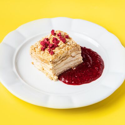 Наполеон с малиновым кулив Лу по цене 710 ₽