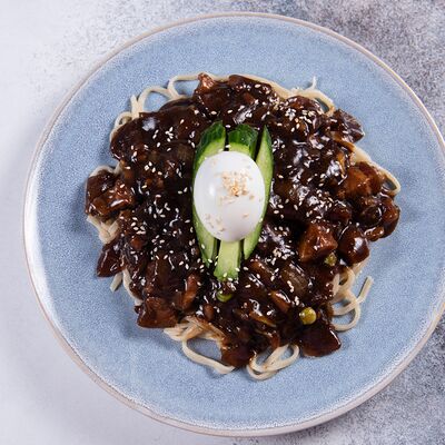 Чачжамён со свининой в Soju по цене 920 ₽