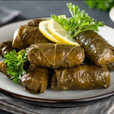 Долма в винoградных листьях в Луна по цене 600 ₽