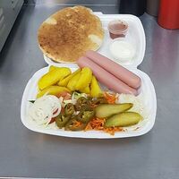 Хот-дог на тарелке в Шаверма 24 RUS KEBAB