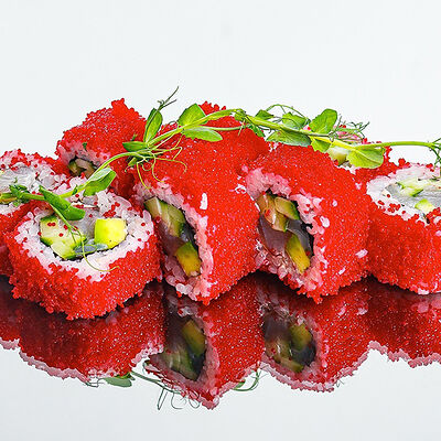 Ролл Калифорния с снежным крабом в Rolls Bar по цене 575 ₽