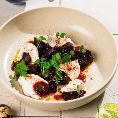 Салат с вяленой свеклой и козьим сыром в Маймун по цене 650