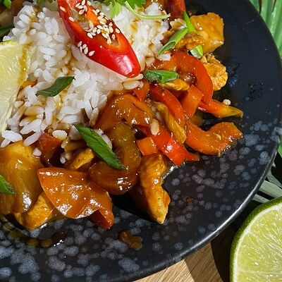 Свинина в кисло-сладком соусе в Wok Street по цене 549 ₽
