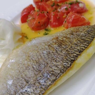 Филе дорадо с томатами в Smart Cafe по цене 1560 ₽