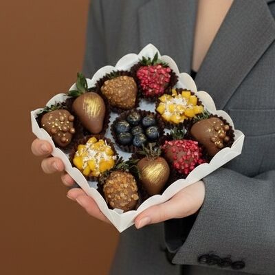 Клубника в шоколаде Тарты mini в Luna-Клубника в шоколаде по цене 3990 ₽