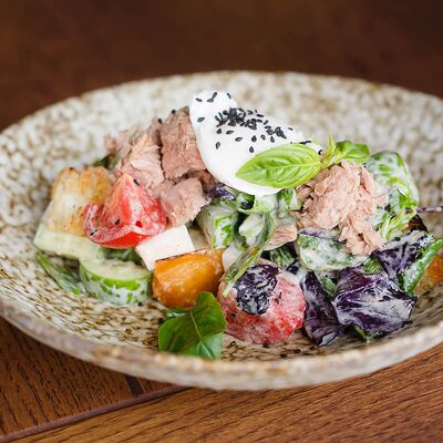 Овощной салат с тунцом в Дюшес по цене 560