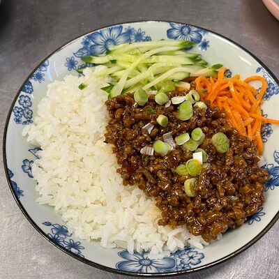 Рубленая свинина с рисом в Цзао Ван по цене 625 ₽