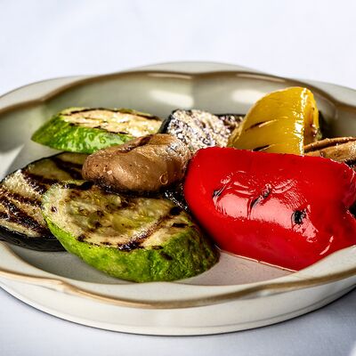 Овощи на гриле в МОМО по цене 890 ₽