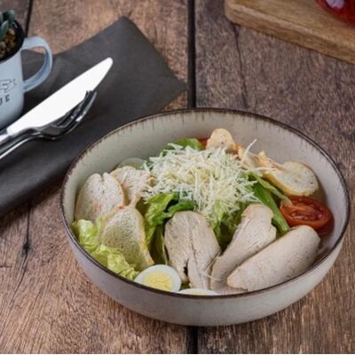 Цезарь с курицей в JOY FOOD & WINE по цене 420 ₽