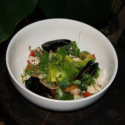 Салат с морепродуктами в Offshore по цене 650 ₽