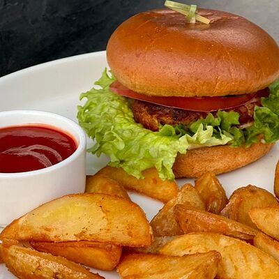 Детский бургер с картофелем по-деревенски в Berberry & ptichka по цене 499 ₽