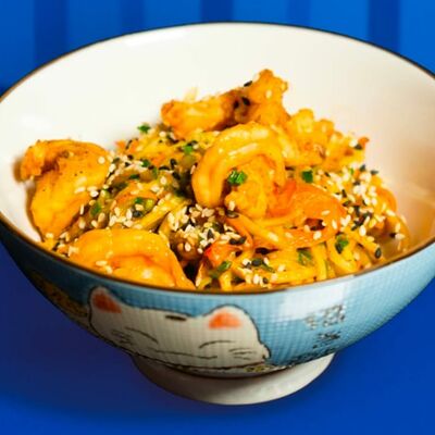 Яичная лапша с креветками и соусом том ям в Kurama Ramen по цене 670 ₽