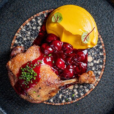 Утиная ножка с кремом из батата в Гости Рестопаб по цене 39 р.