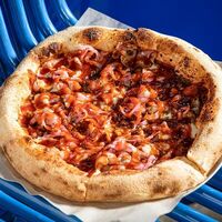 Пицца BBQ, говядина, томатный соус, бекон в Mates pizzabar