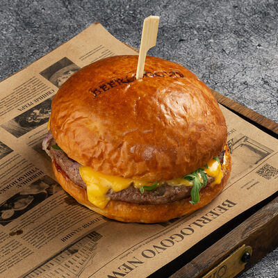 Бургер барбекю в BeerLogovo по цене 910 ₽