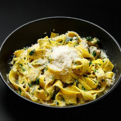 Папарделле с цыпленком и шпинатом в Stories по цене 599 ₽