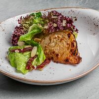 Запеченная капуста с ореховым соусом в Bocconcino
