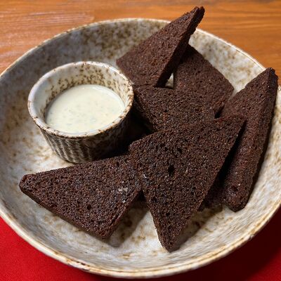 Бородинские гренки с чесноком и соусом в Гастробар DOM по цене 250