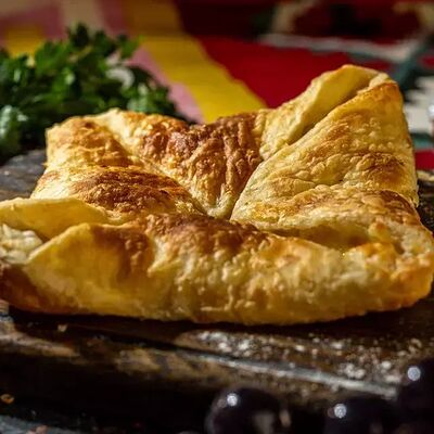 Пеновани-слоёный хачапури в Хачапури по цене 330 ₽