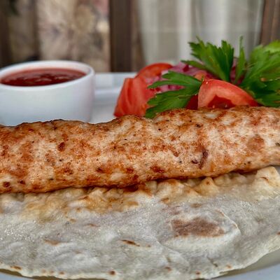 Люля-кебаб из курицы в Арт-шоу ресторан Балаган Сити по цене 650 ₽