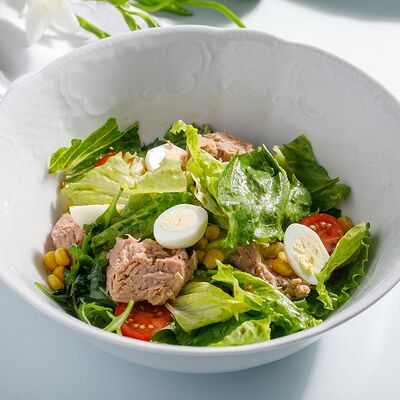 Салат с тунцом и кукурузой ланч в Кукумбер по цене 345
