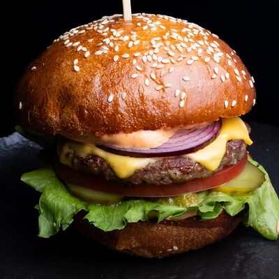 Бургер Меат в Amigoos по цене 690 ₽