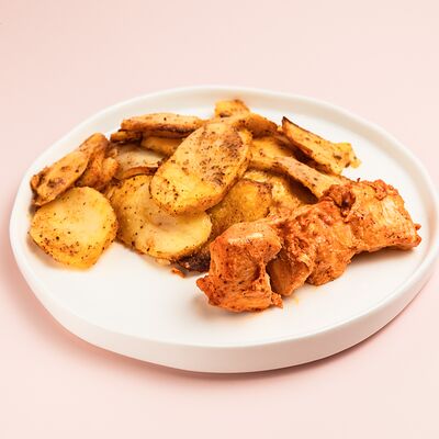 Шашлык из курицы с пряным картофелем в Кекслав по цене 510 ₽