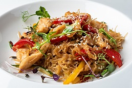 Фунчоза с курицей доставка в Еда Да по цене 390 ₽