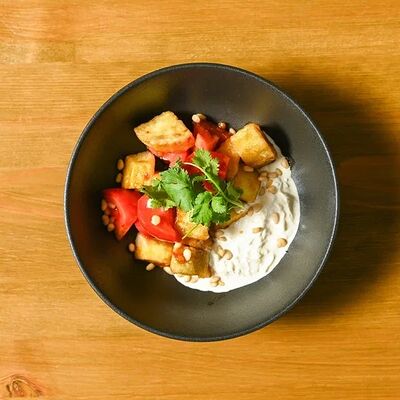 Салат с хрустящими баклажанами в Lil Brazil по цене 550 ₽