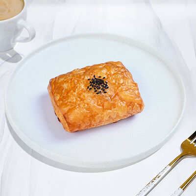 Слойка с мясом и картофелем в Магбургер №020 по цене 155 ₽