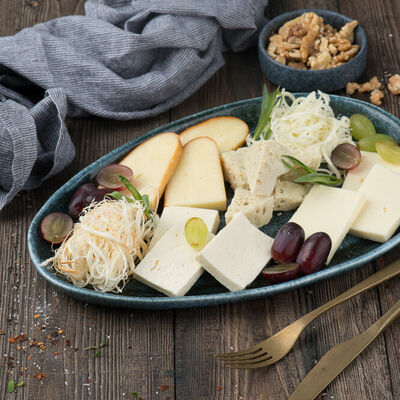 Ассорти из домашних сыров в ЛарисуВаннуХочу по цене 560