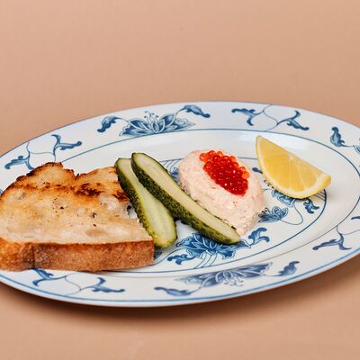 Риет из лосося, домашняя икра и тартин в Kalabasa по цене 1113 ₽