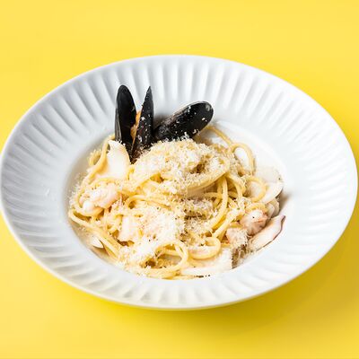 Спагетти с морепродуктами в соусе сливочный биск в Лу по цене 1080 ₽